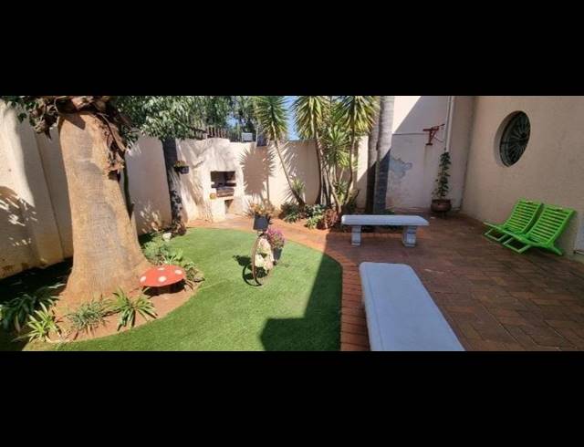 6 BEDROOM HOUSE FOR SALE IN LENASIA EXT 9